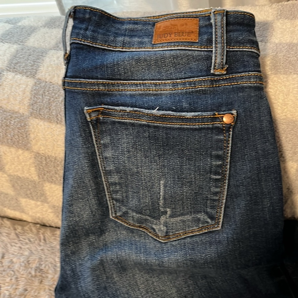 Judy Blue Relaxed Fit Straight leg jeans with Raw Hem